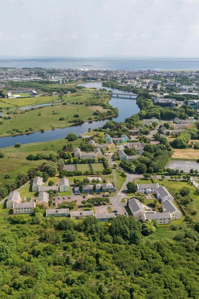 Corrib Village Rooms University Of Galway Exterior foto